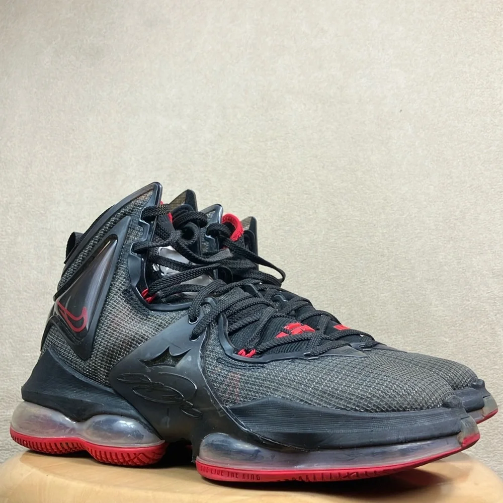 Nike LeBron XIX 19 Bred University Red‎ Athletic Basketball Shoes Men’s size 8.5